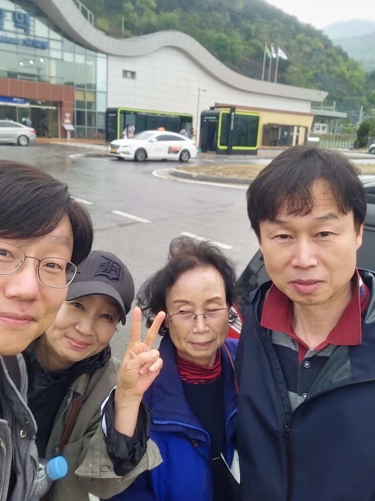 경주 여행을 떠나는 네 명